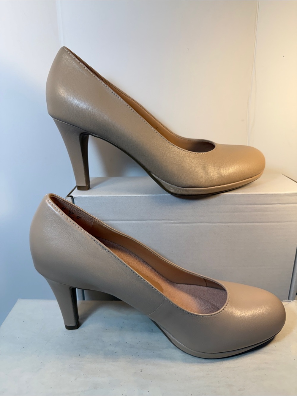 Naturalizer Beige Round-Toe Women's Pumps